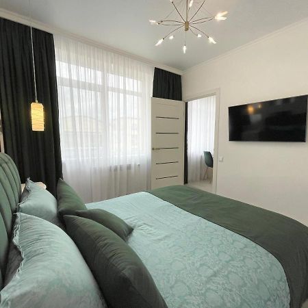 Luxury Emerald Apartments Irpin Buitenkant foto