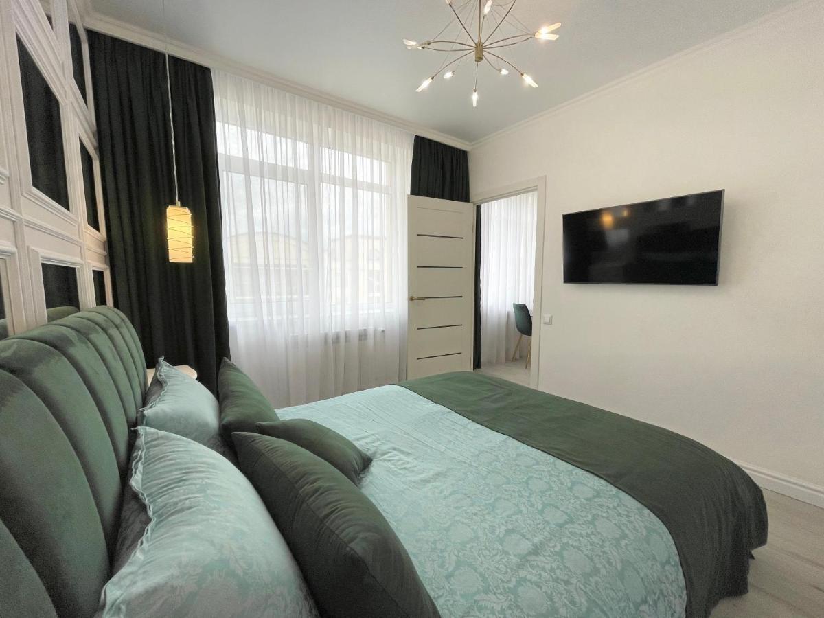 Luxury Emerald Apartments Irpin Buitenkant foto