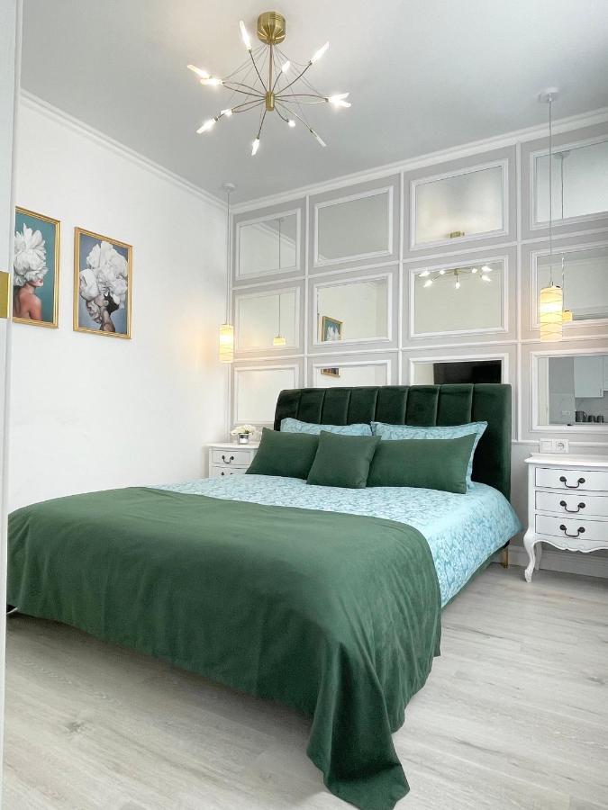 Luxury Emerald Apartments Irpin Buitenkant foto