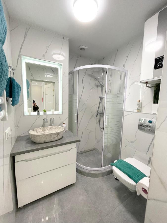 Luxury Emerald Apartments Irpin Buitenkant foto