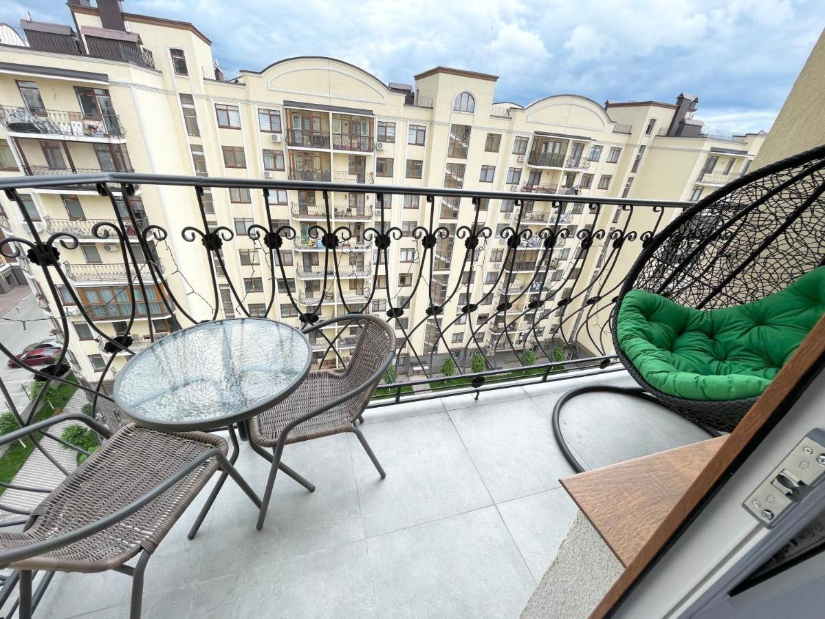 Luxury Emerald Apartments Irpin Buitenkant foto