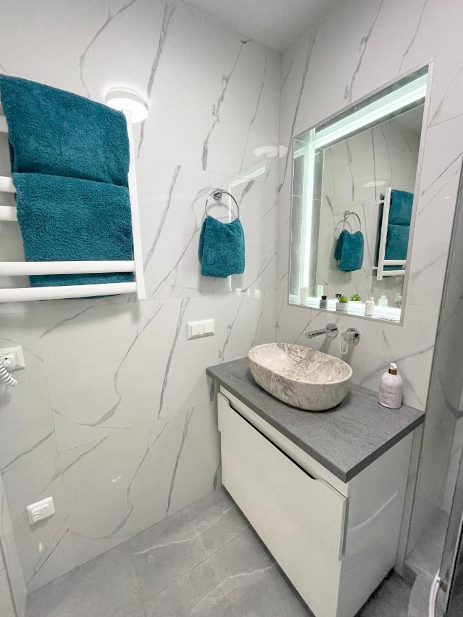 Luxury Emerald Apartments Irpin Buitenkant foto