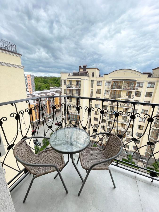 Luxury Emerald Apartments Irpin Buitenkant foto